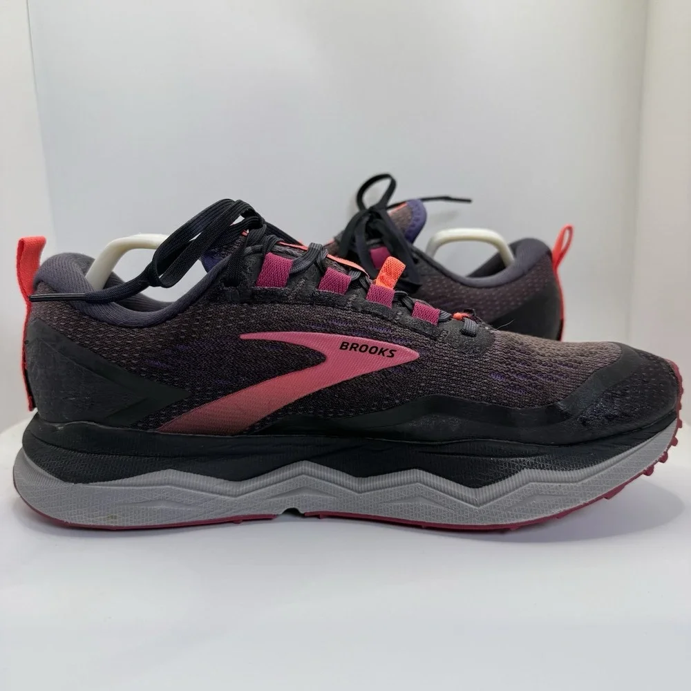 Brooks see photos