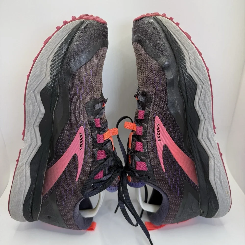 Brooks see photos