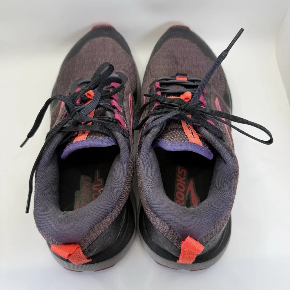 Brooks see photos