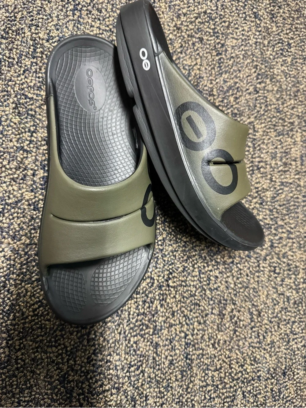OOFOS comfortable olive