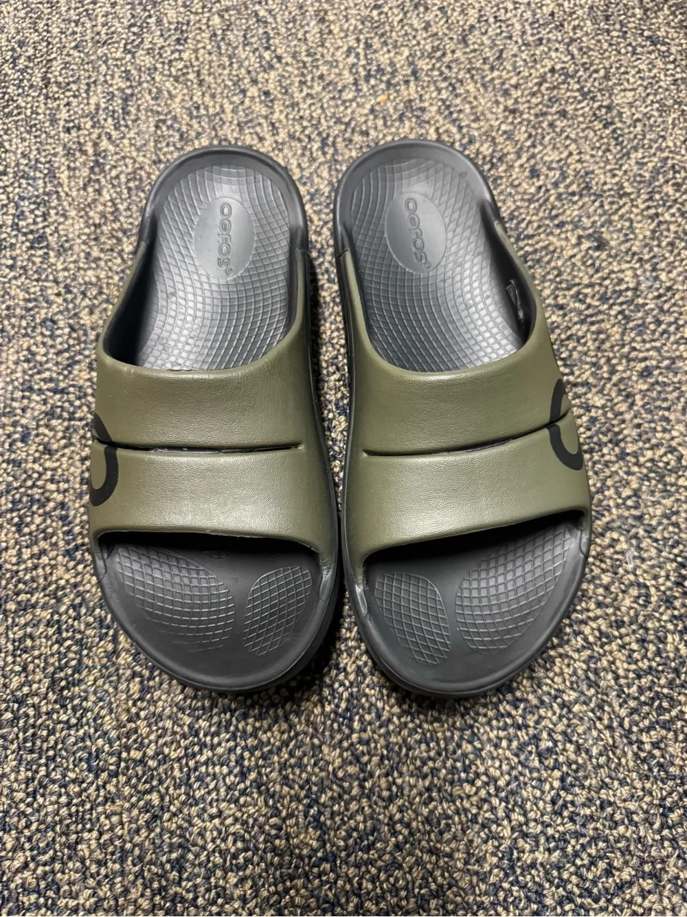 OOFOS comfortable olive
