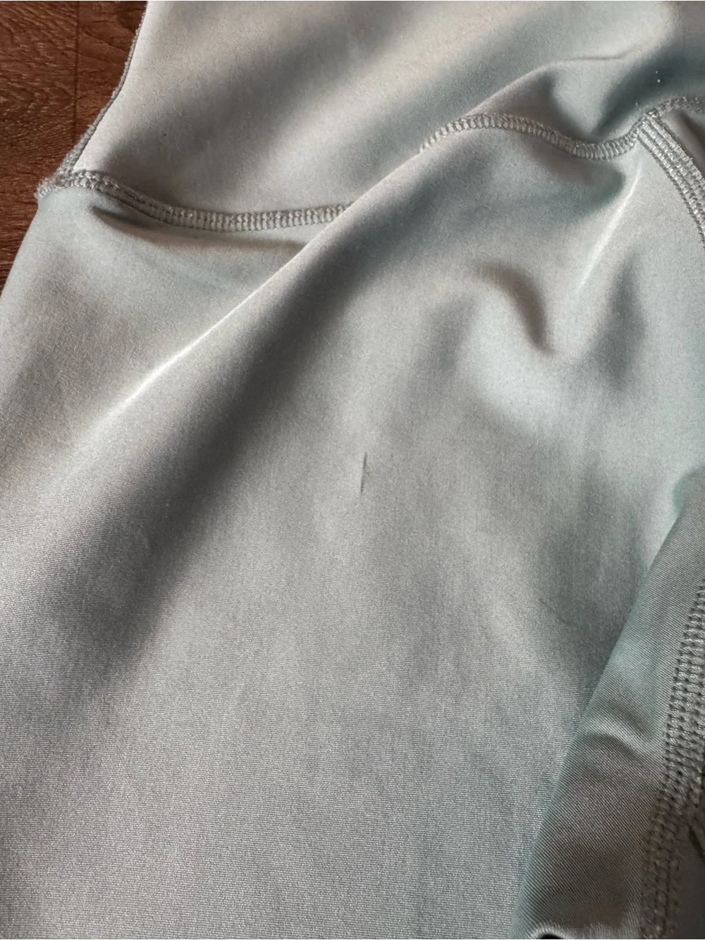 ALO Yoga stretchy see minimalist