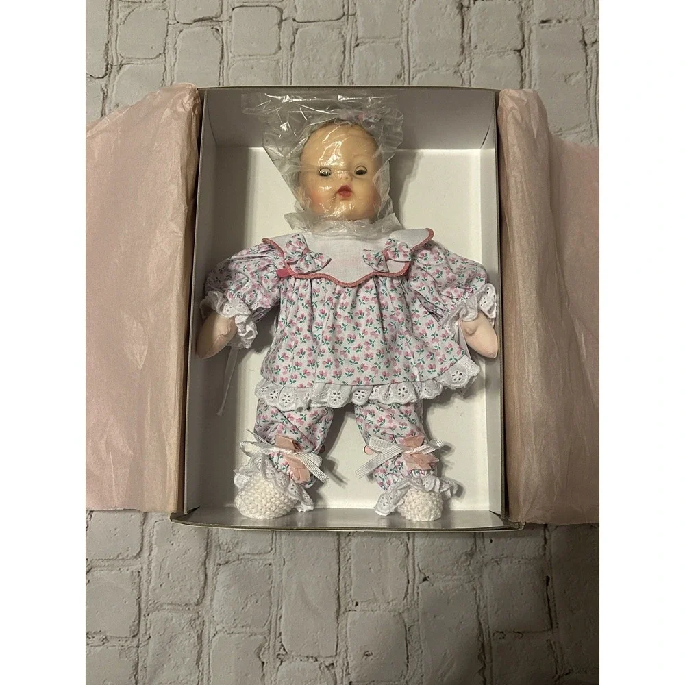 Madame Alexander # 29160 Pretty In Pink Huggums 12