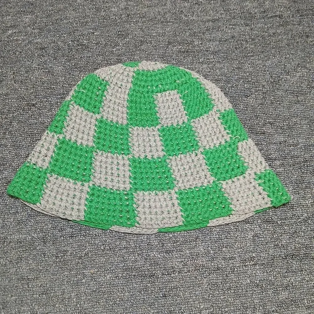 Womens hand made bucket hat emerald green crochet knit check plaid gray