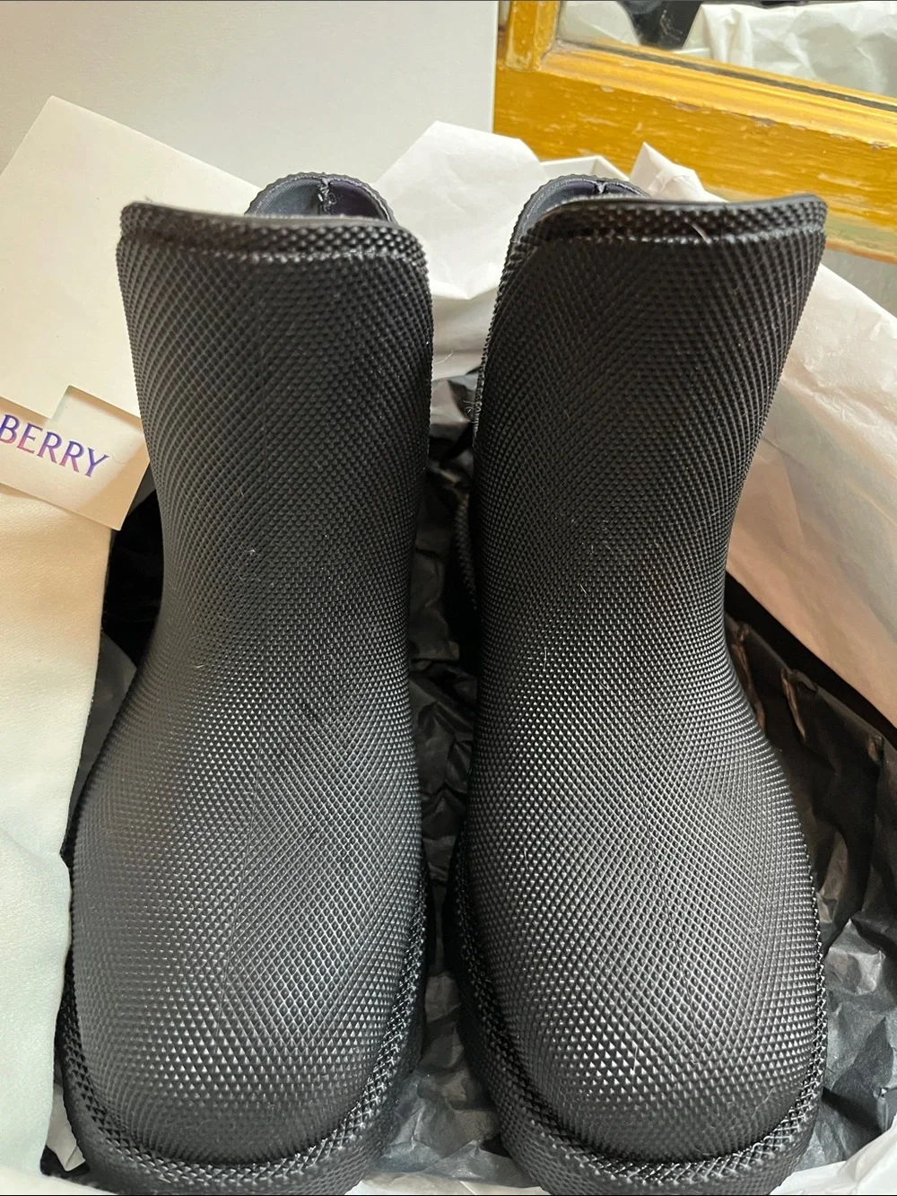 Burberry sleek slip