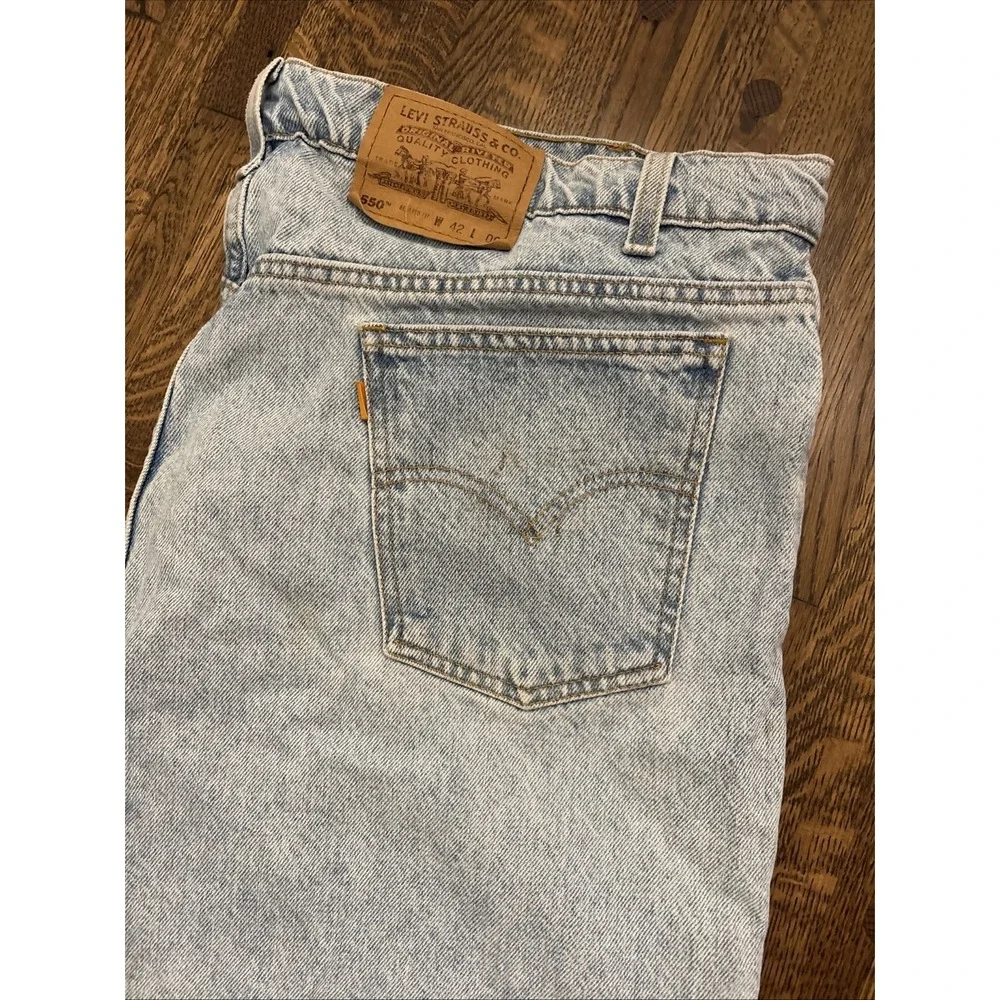Vintage Levi's Men's 90's Denim Shorts Size 42 Light Wash 1995 550 Relaxed Fit