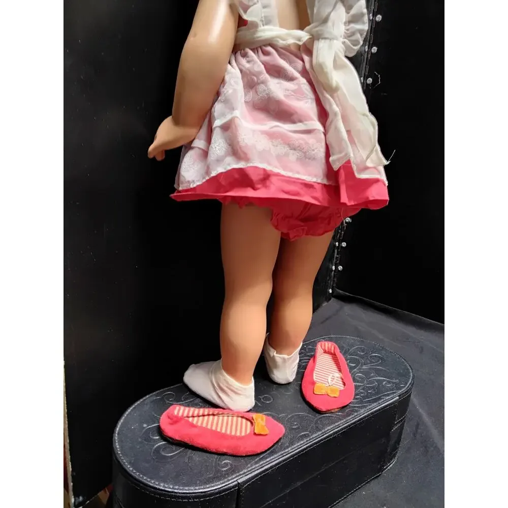1St Issue Chatty Cathy Blond Blue Eyes with Freckles Original Outfit