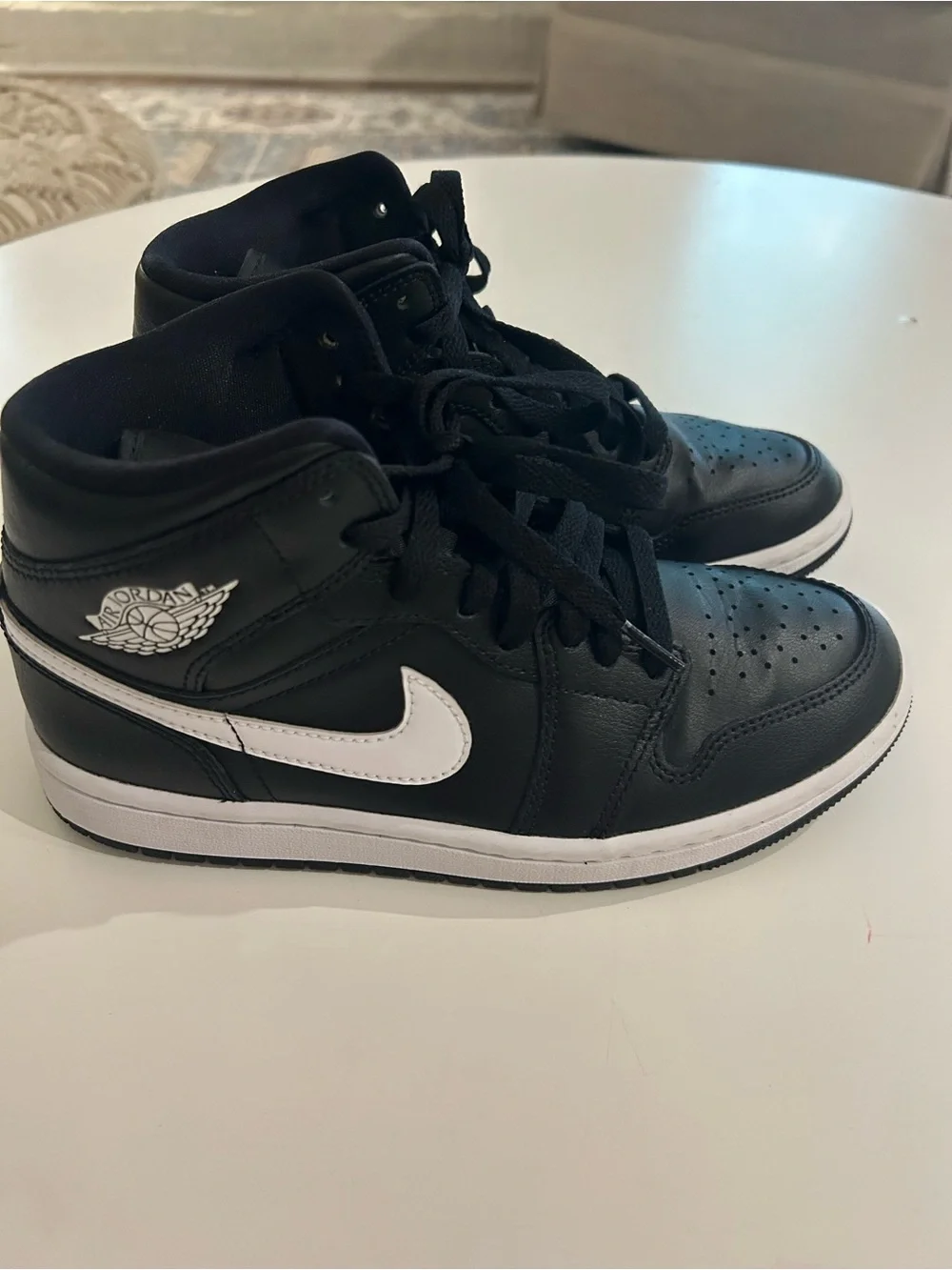 Nike mid top