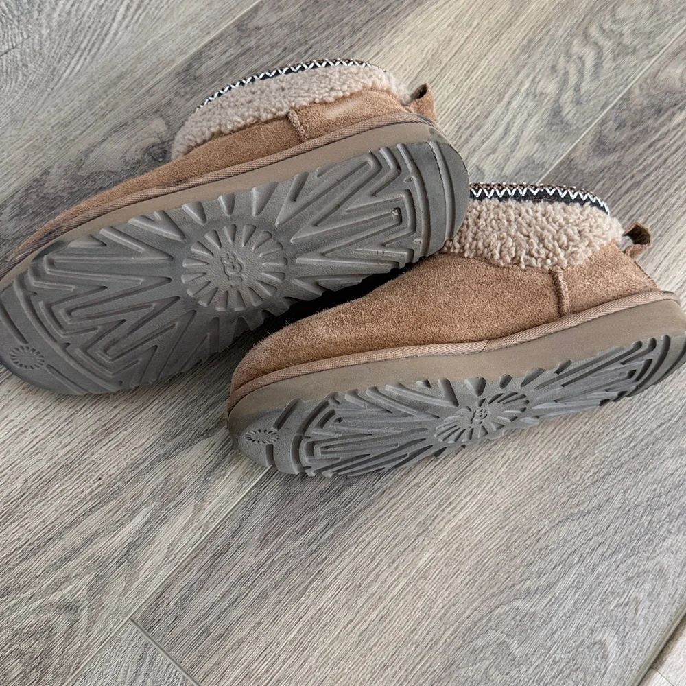 UGG see photos