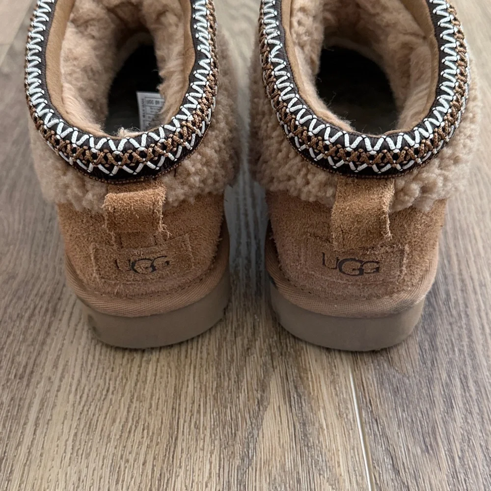 UGG see photos