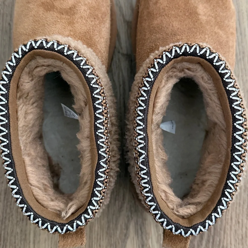 UGG see photos