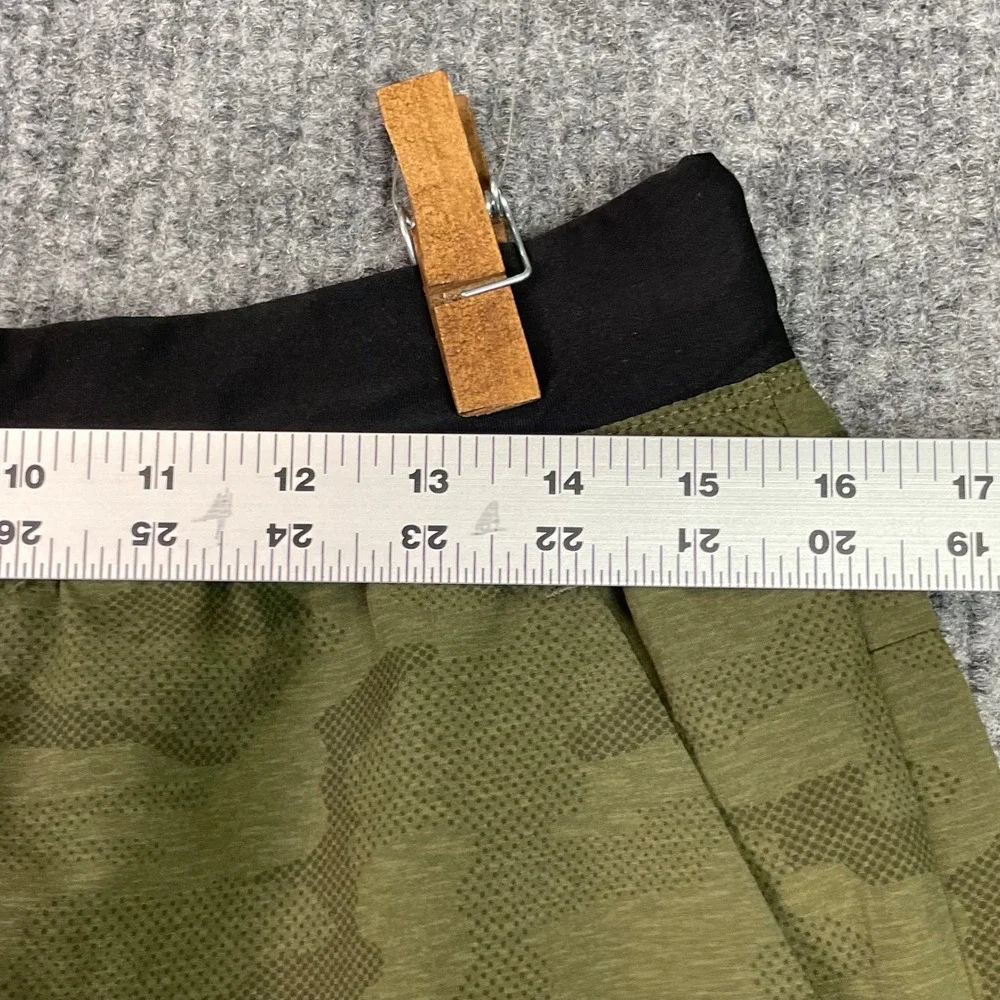 ASICS Running Shorts Mens Large Green Camo Athletic Gym Training 7 Inch Inseam