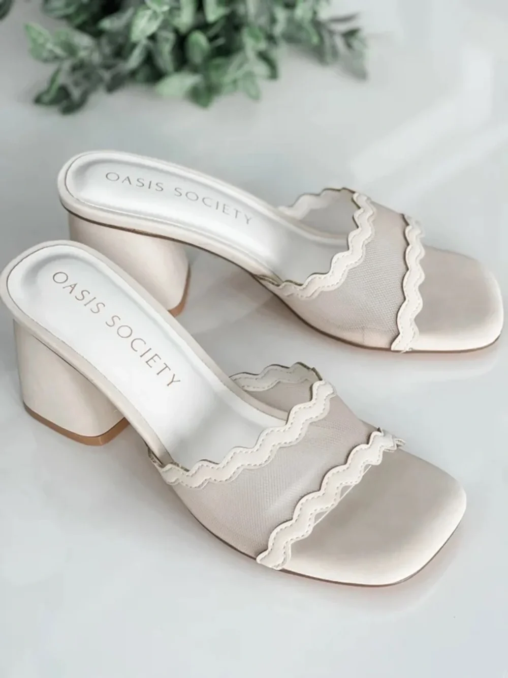 Oasis Society The Trina Scalloped Mesh Block Heel Vegan Leather Size 7.5 $42