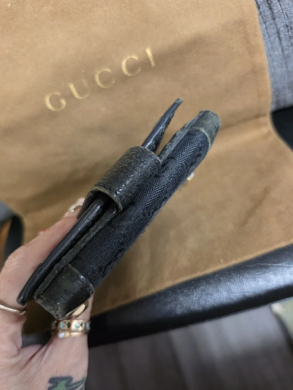 Gucci wallet image