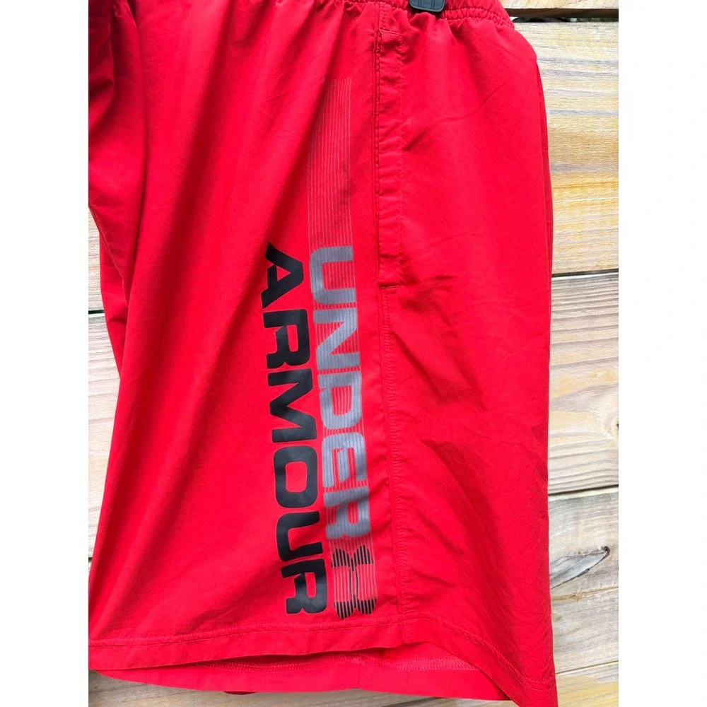 Under Armour Mens Red HeatGear Athletic Graphic Logo Shorts XXL Loose Fit