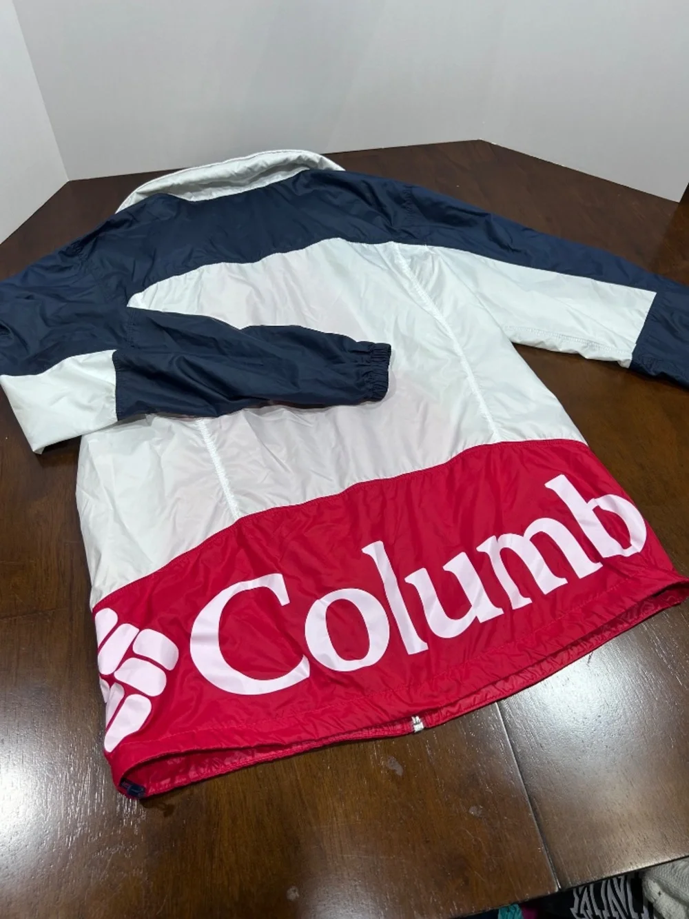 Columbia Sportswear Company columbia windbreaker