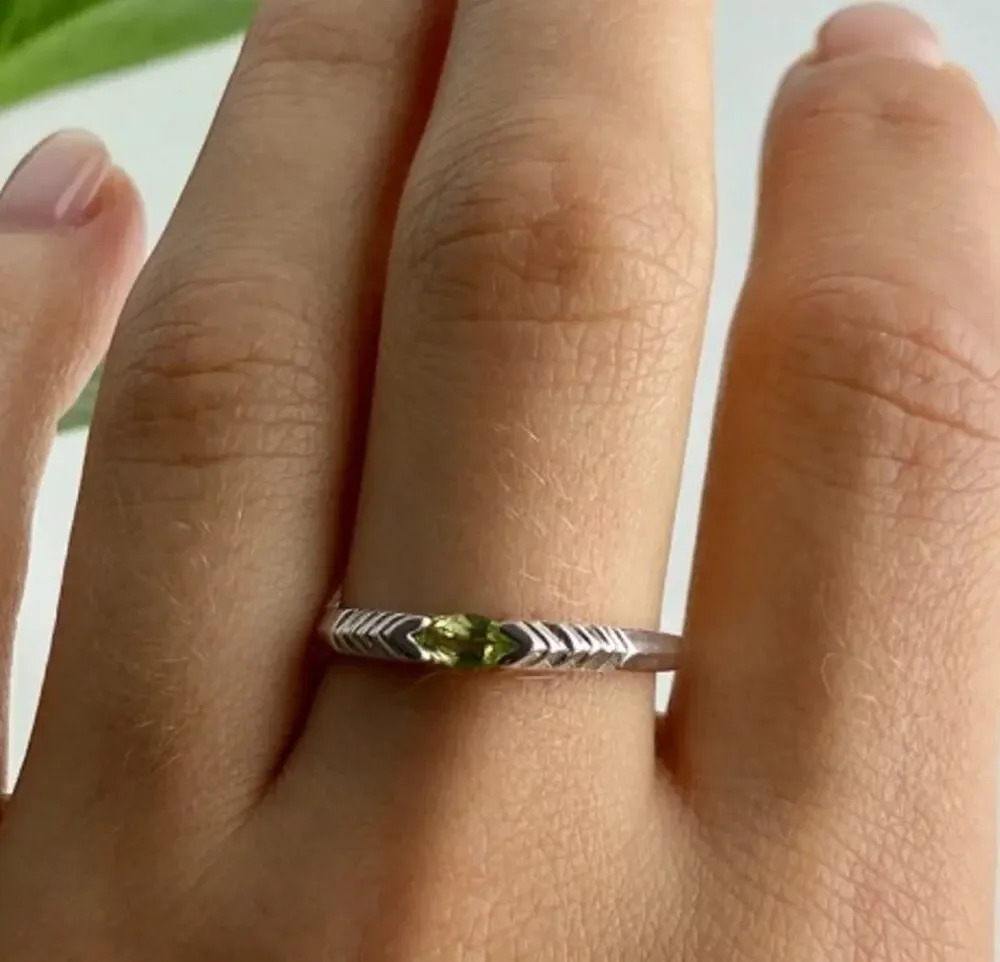 925 Sterling Silver Peridot Ring Size 10.25