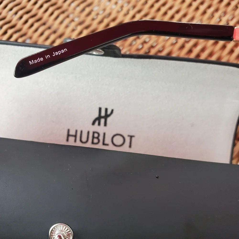 Hublot durable lens