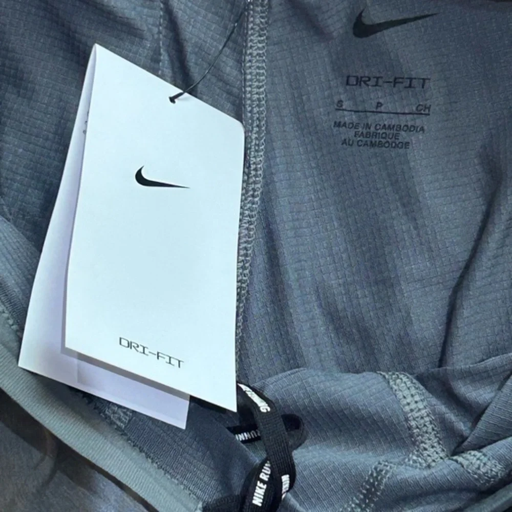 Nike men’s running shorts drifit gray lined pockets size small NWT‎