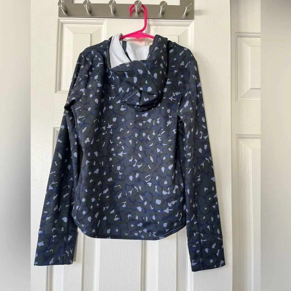 NWT, Camo 1/4 zip Vineyard Vine shep shirt with hood