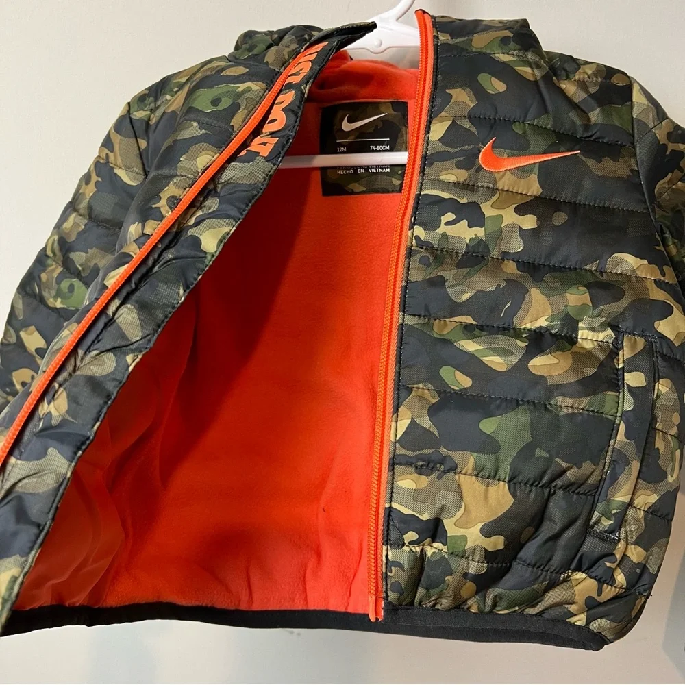 Nike essential padded