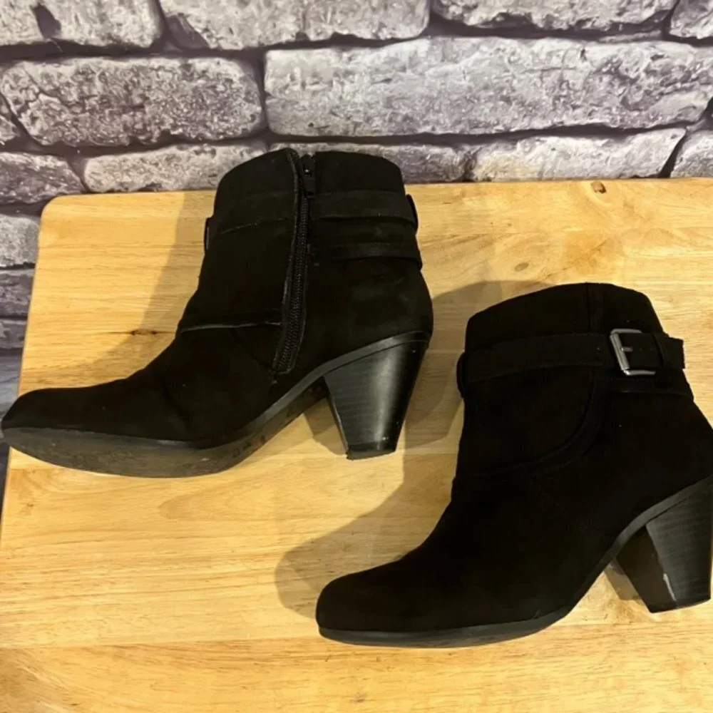 Solanz Black Zip Up Ankle Boots Size 7