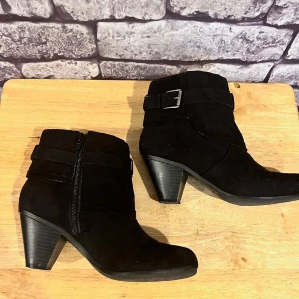 Solanz Black Zip Up Ankle Boots Size 7