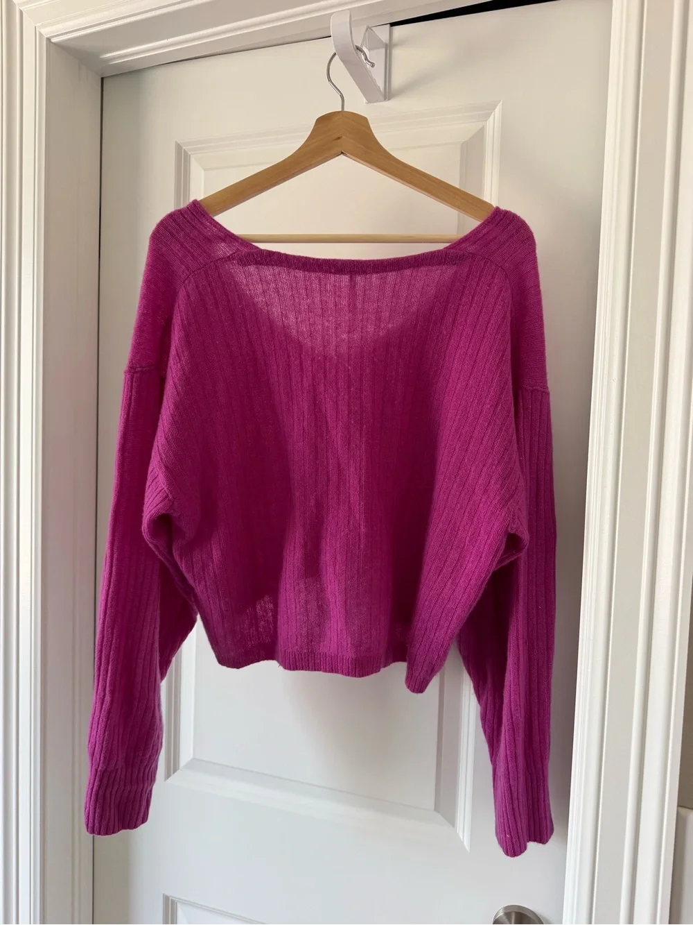 Free People Cropped V-Neck 100% Cashmere  Sweater in Fuchsia