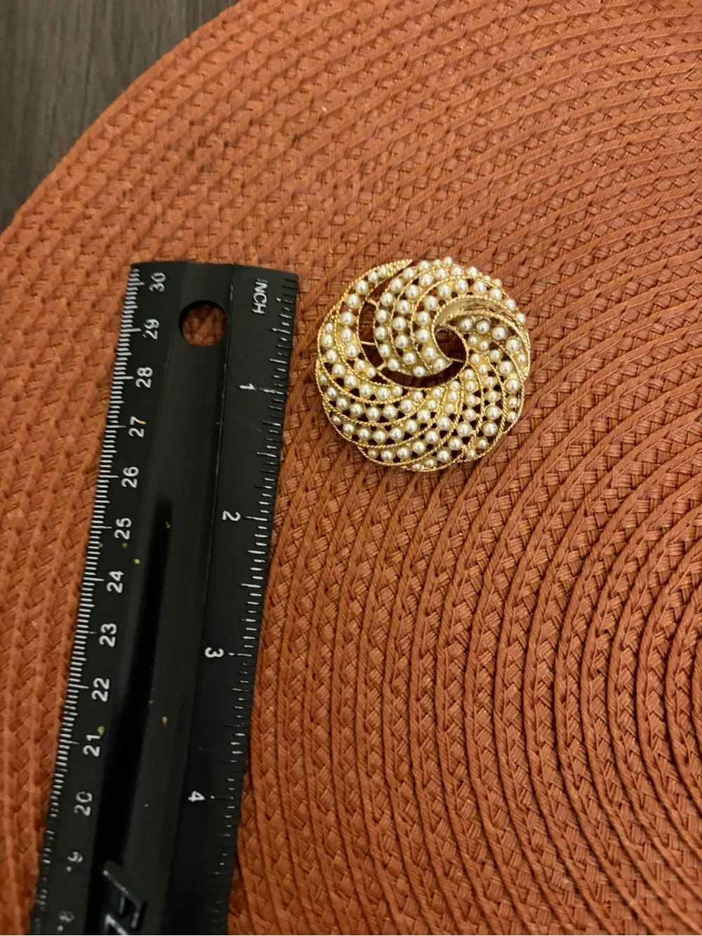 Gold Pearl Swirl Brooch Pin - Elegant Women's Jewelry