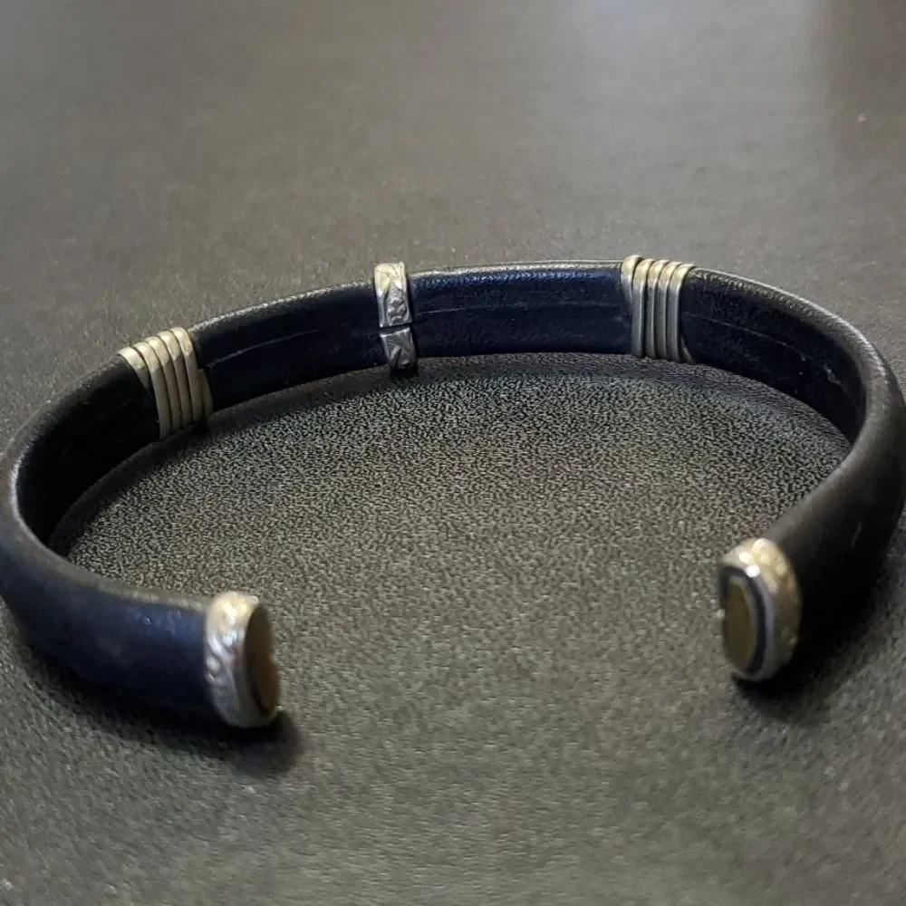 Unbranded cuff bracelet