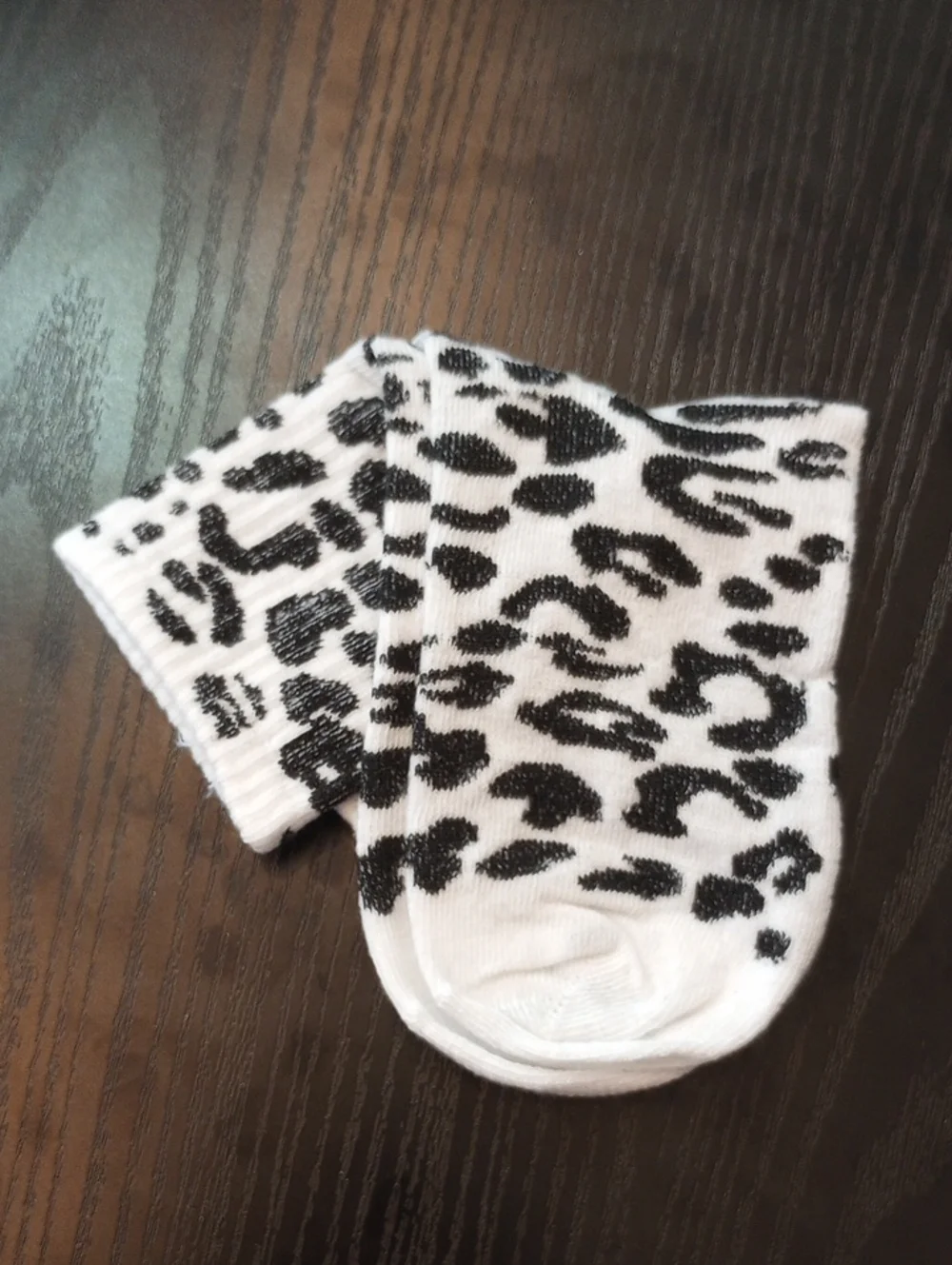 Artisan white black