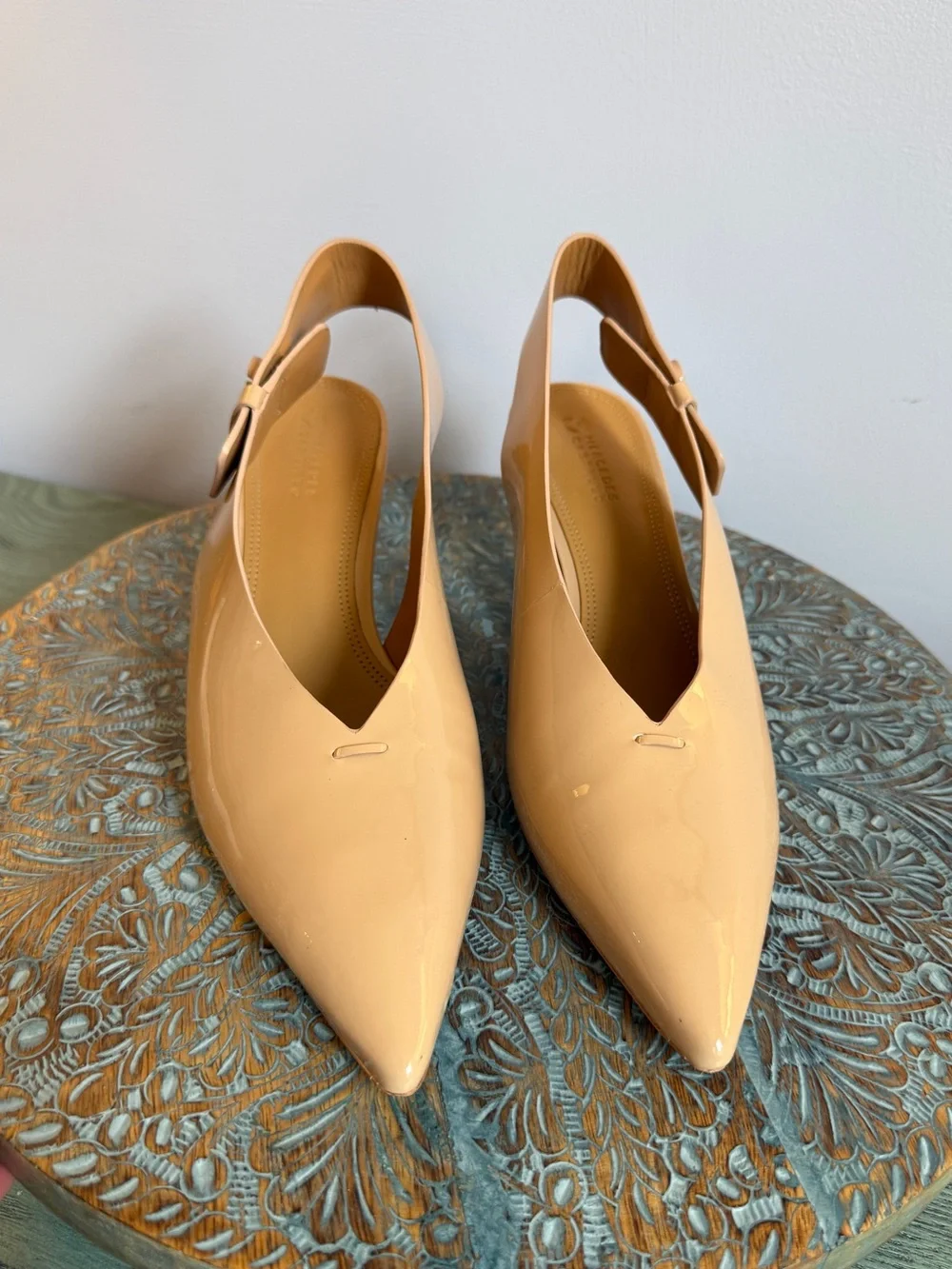 Like New! Mercedes Castillo Kinslee Nude Patent Leather Slingback Pump Size 9