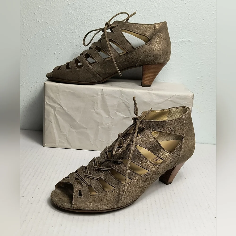 Paul Green Múnchen Size 7 Tan Ankle Booties with Cut-Out Design Low Heel Lace Up