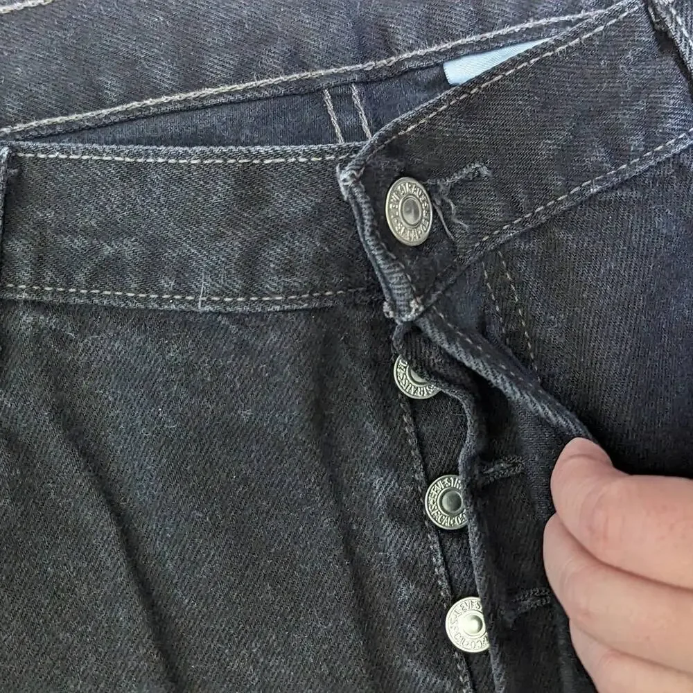 Levis 32in button