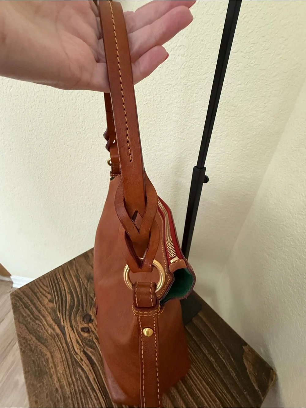Dooney & Bourke bag approximate unmatched
