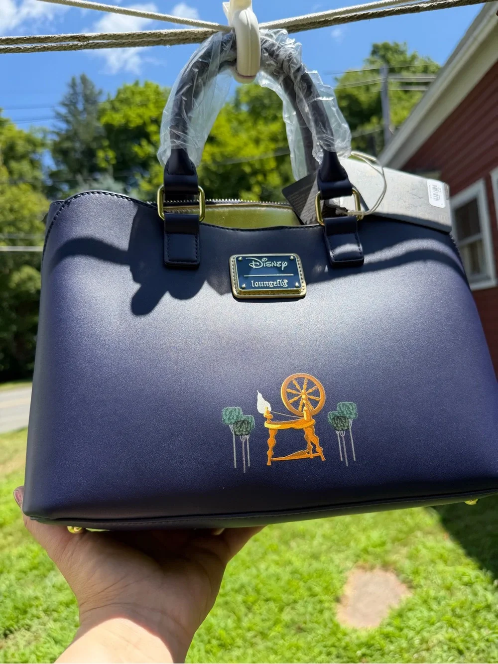 Loungefly 👑 bring