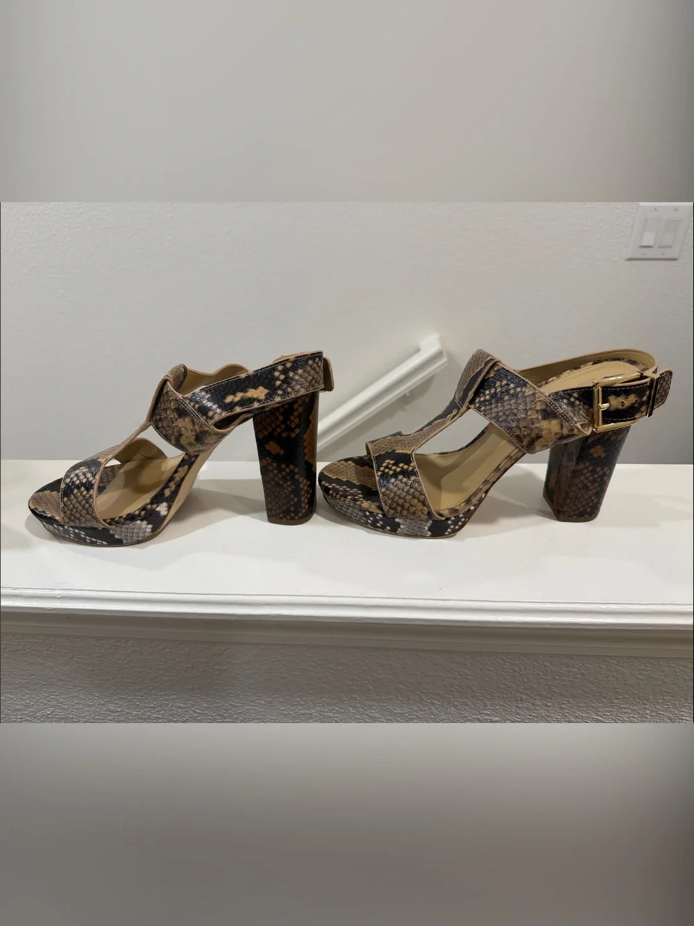 MICHAEL Michael Kors tan buckle