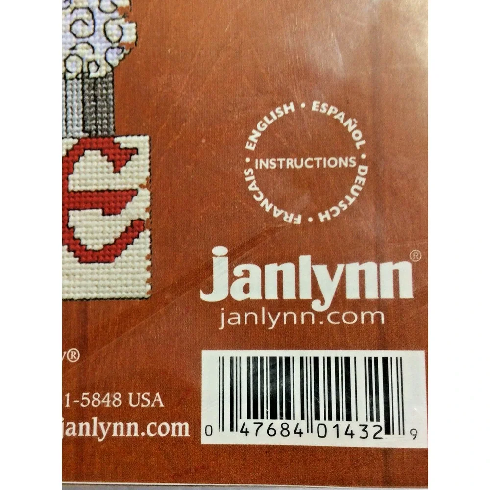 Janlynn strand plastic needle