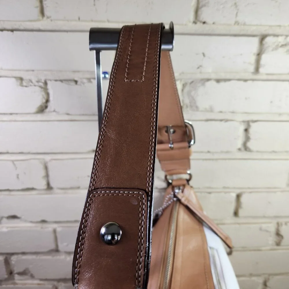 Coach c384 16x11