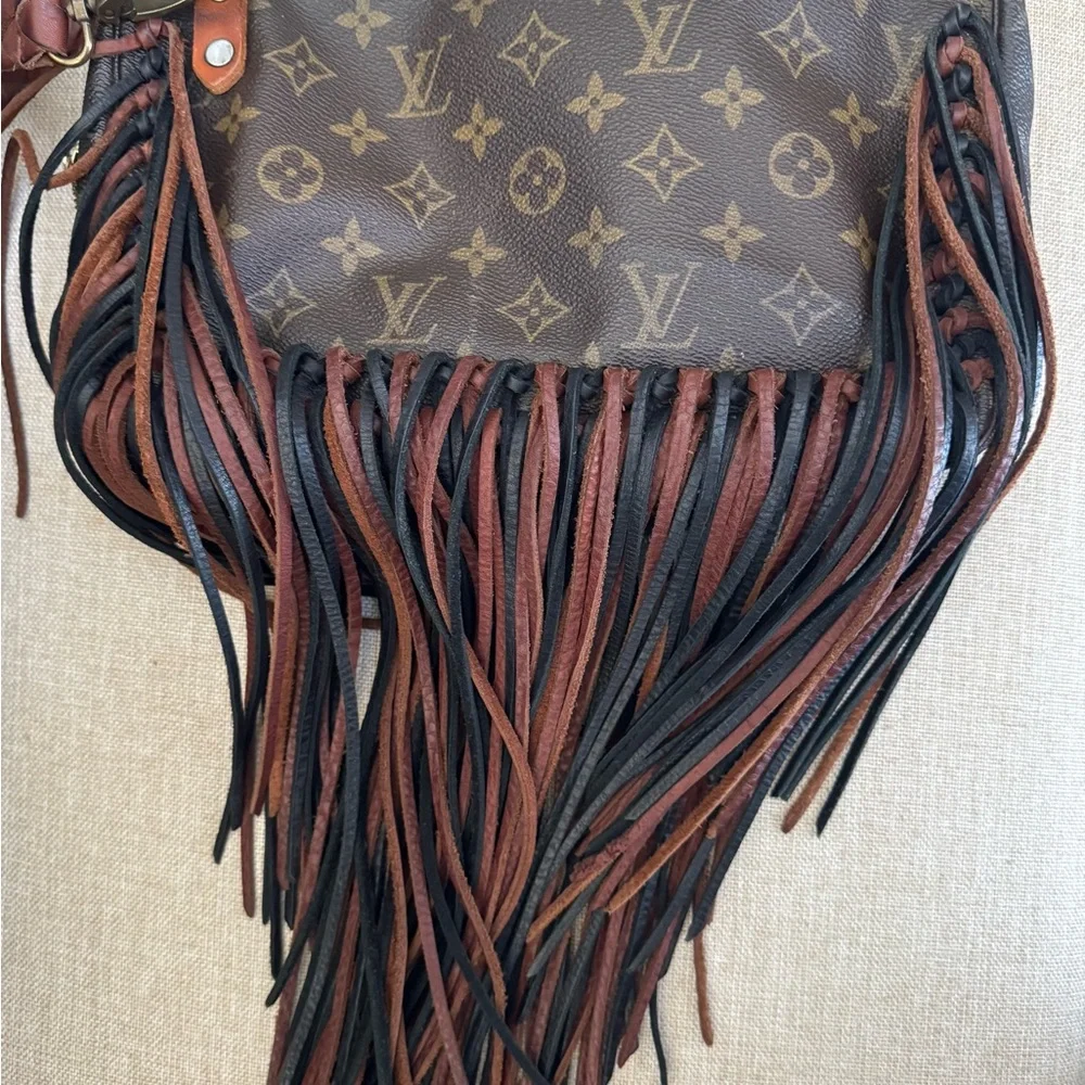 Louis Vuitton iconic louis
