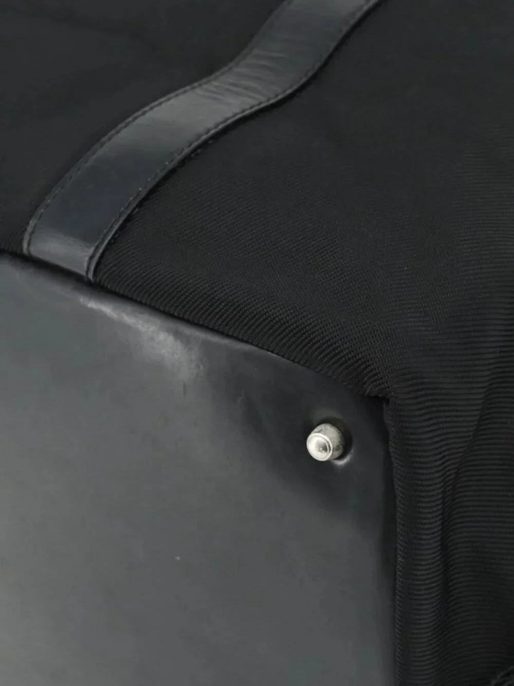 Gucci brand	gucci color	black