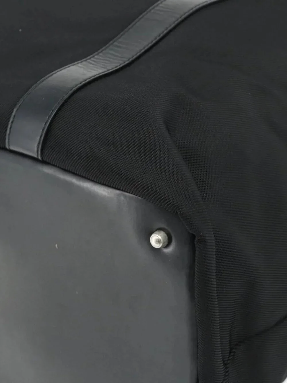 Gucci brand	gucci color	black