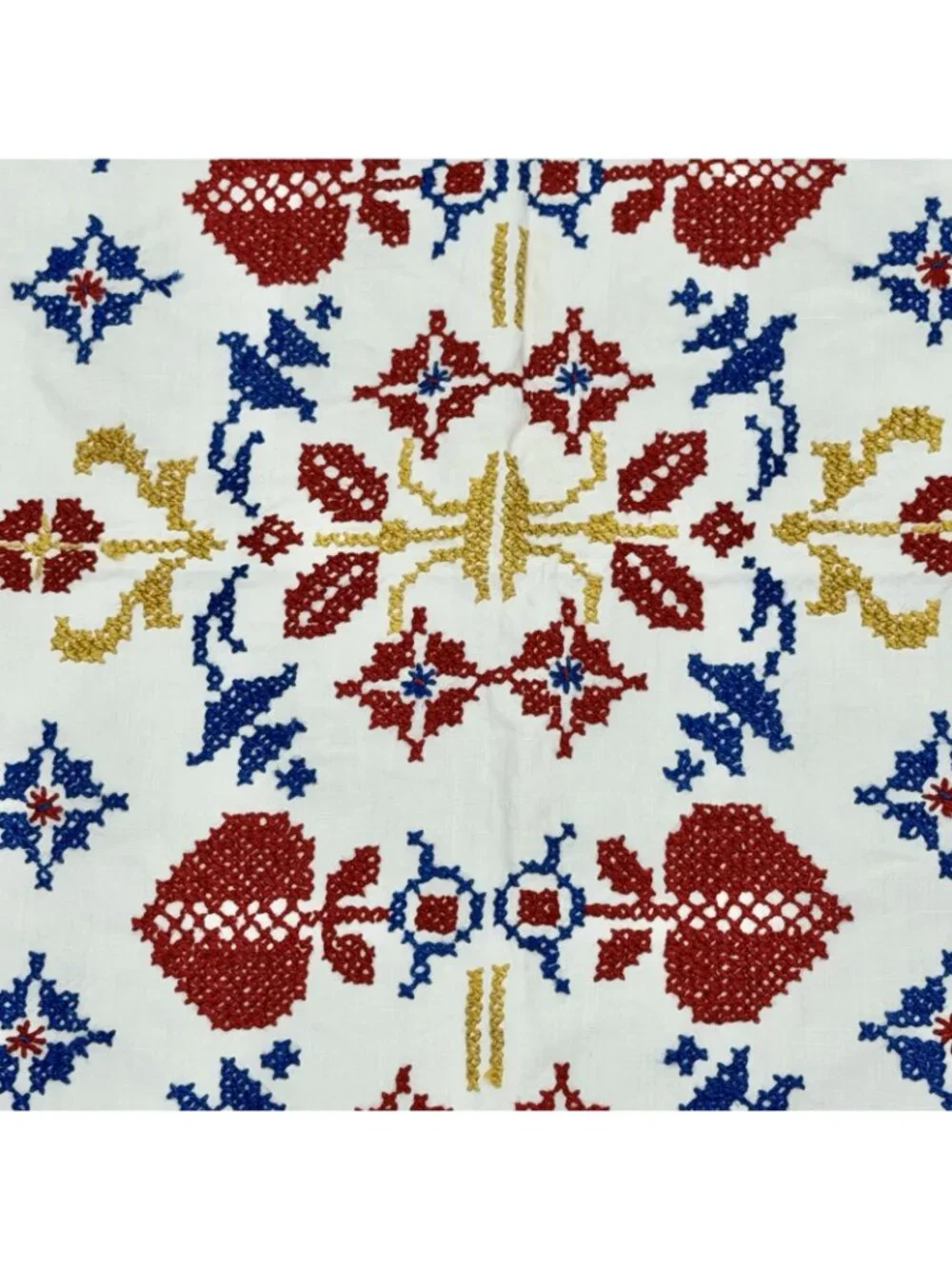 Unbranded inspired border lines