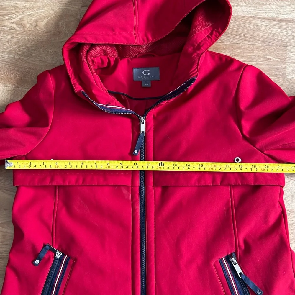 Gallery vibrant red