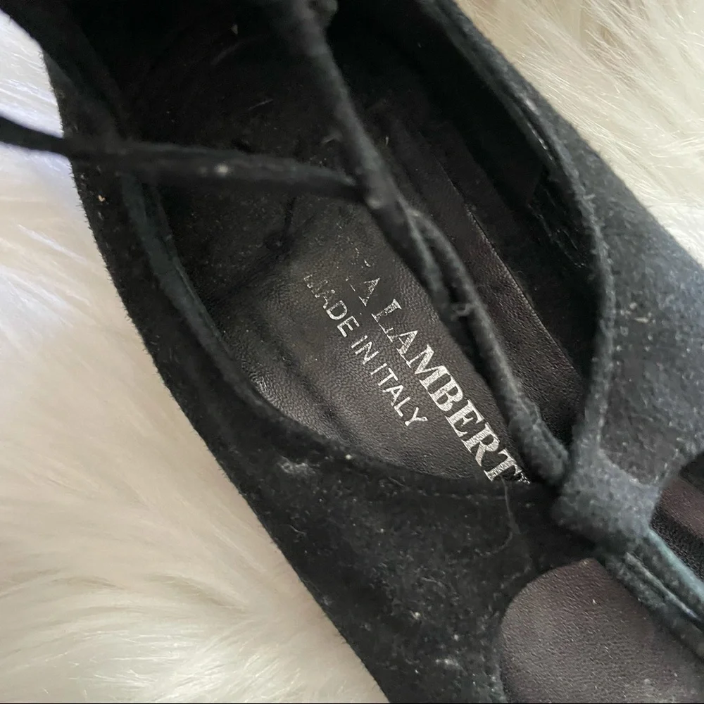 Gianna Lamberti wraps ties