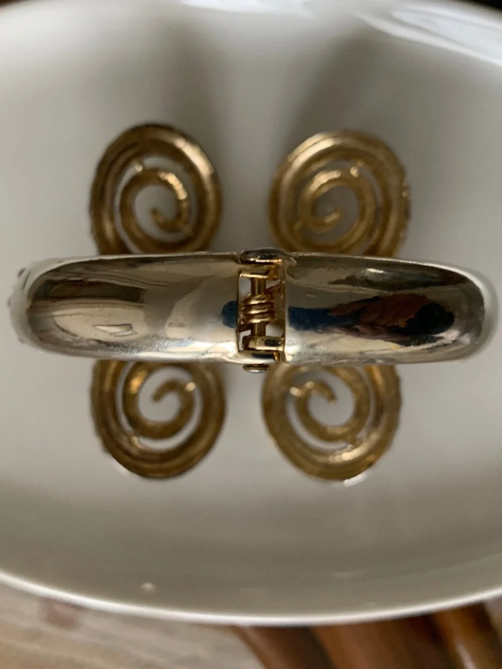 Stunning Vintage Double Rams Head Hinged Bangle Bracelet- Pave Rhinestones