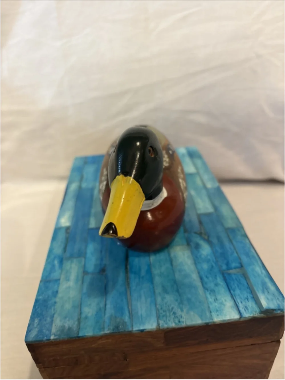 Unbranded desk decorative itself