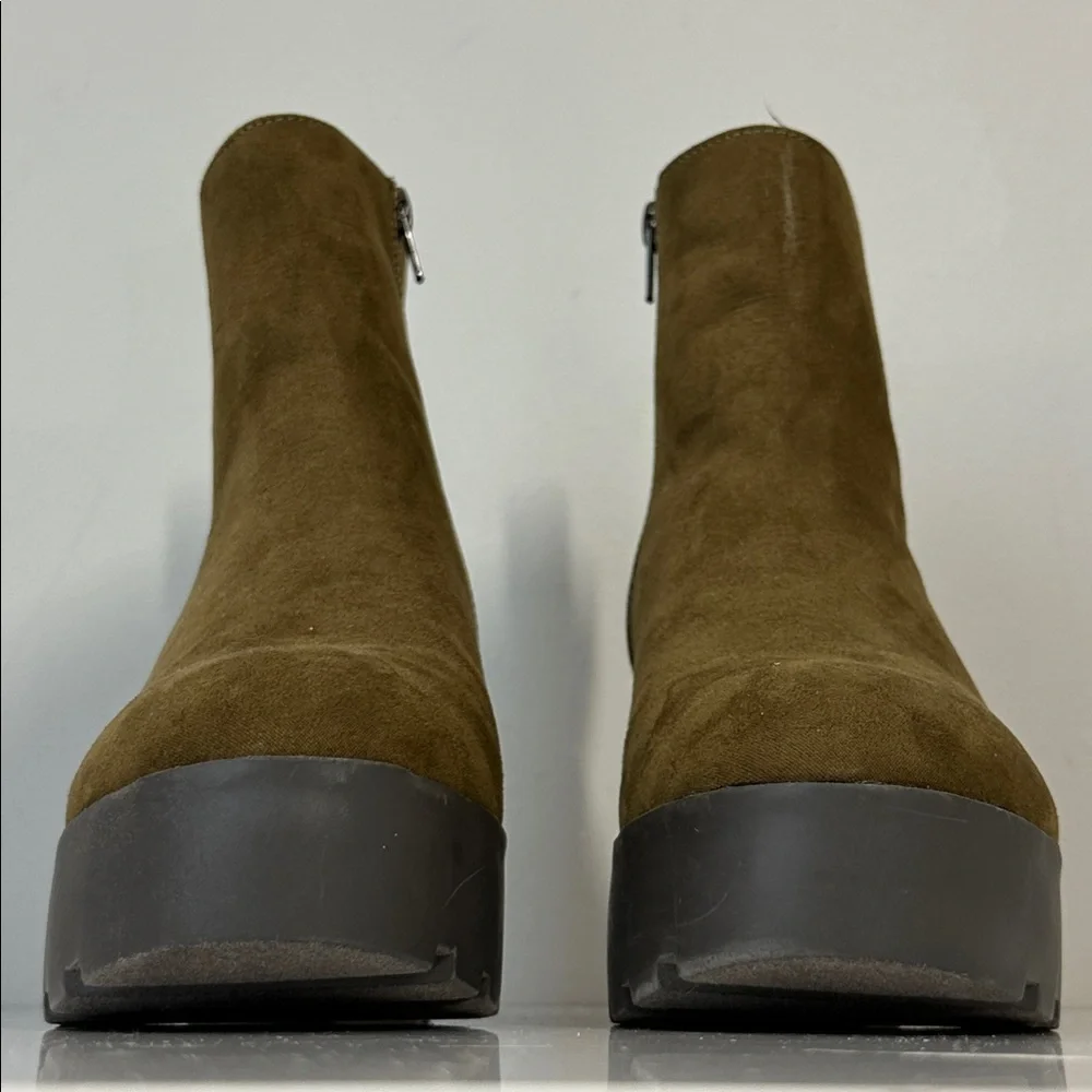 Journee Collection heel height