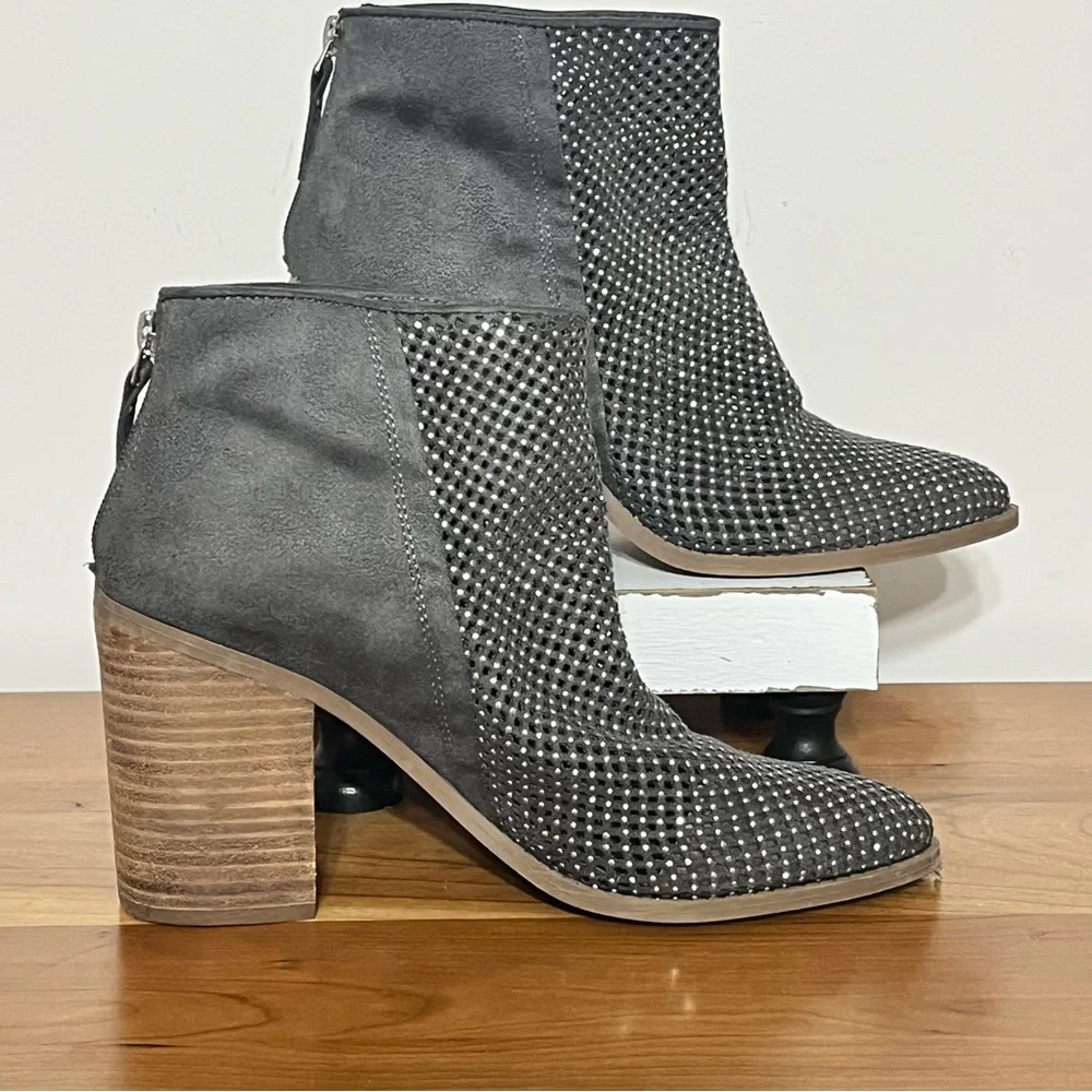 Madden Girl Mocha Gray and Silver Ankle Boots Size 9M Block Heel Y2K Perforated‎