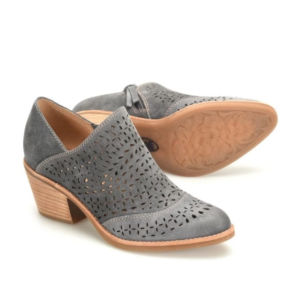 Sofft Amberly Booties  Size 10 M Gray Suede Laser Cut Block Heel‎ Side Zip